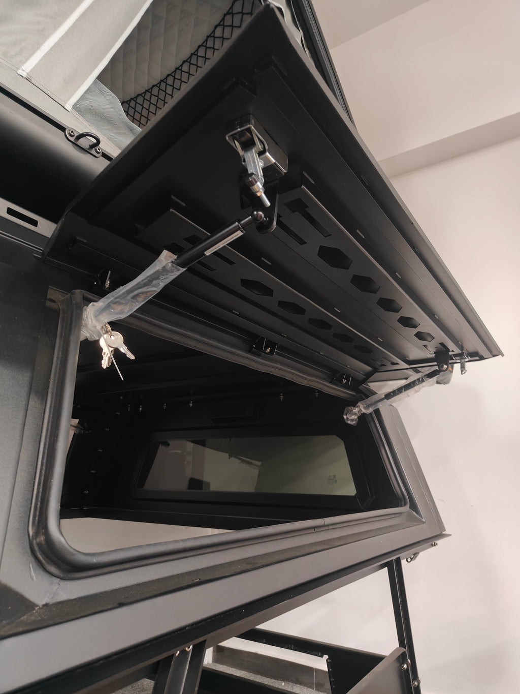 Toyota Hilux Revo Double Cab 5.0ft Aluminum Truck Canopy | Modular Bed Cap – Armacap