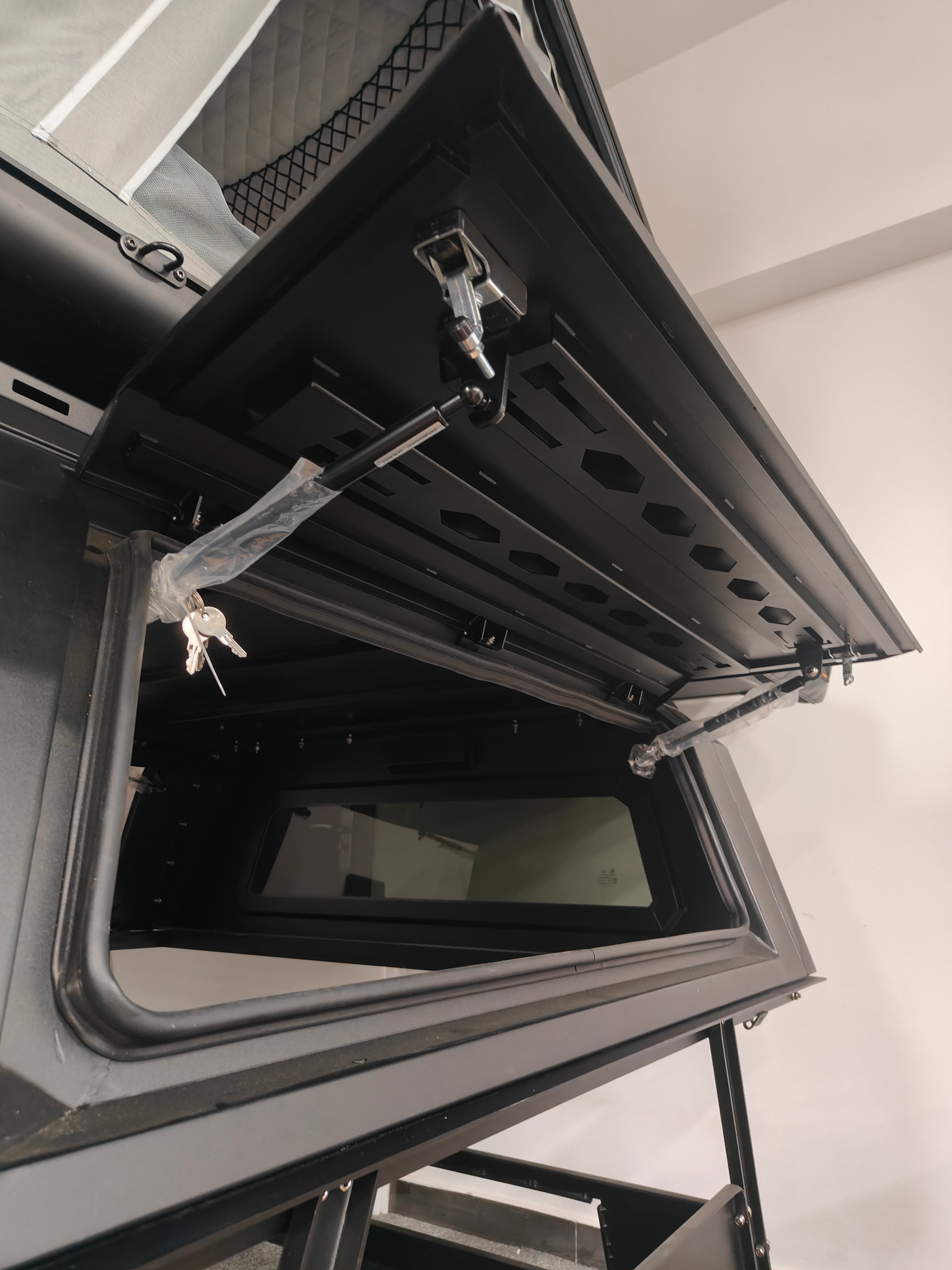 Nissan Navara 5.0ft Aluminum Truck Canopy | Modular Bed Cap – Armacap