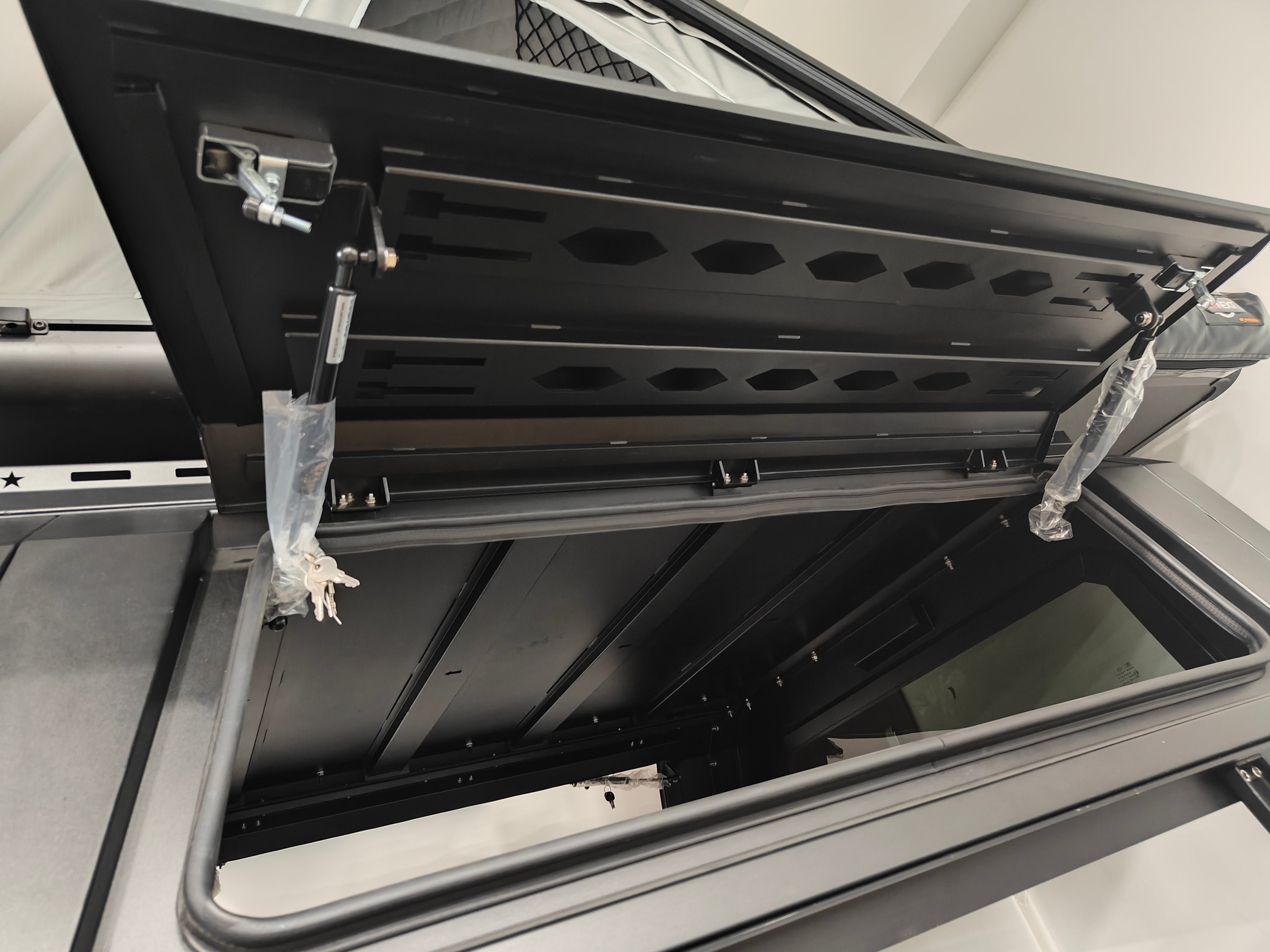 Aluminum Alloy Truck Canopy Aluminum Alloy Truck Cap With decorative panel Aluminum Camper Shell